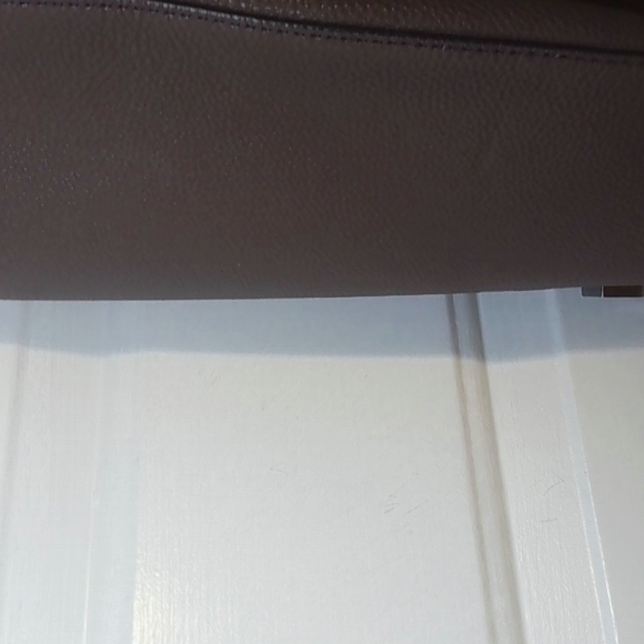 Elegant Brown Leather Handbag - Picture 9 of 16